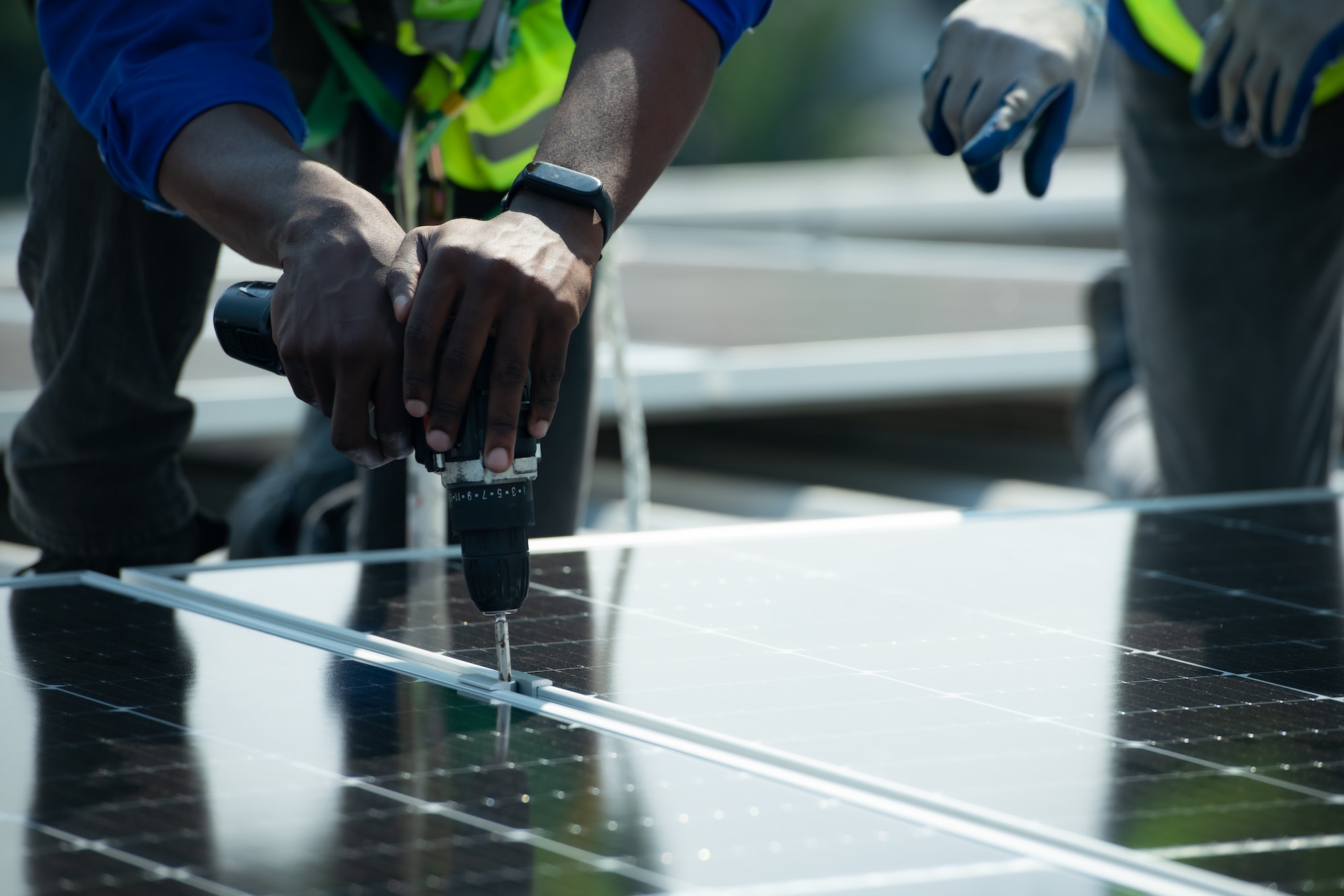 Engineer in charge of solar panel installation The installation of solar energy